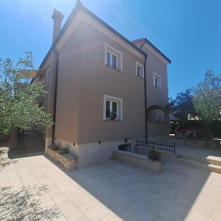 Apartment And Room Marlen Ровинско село Екстериор снимка