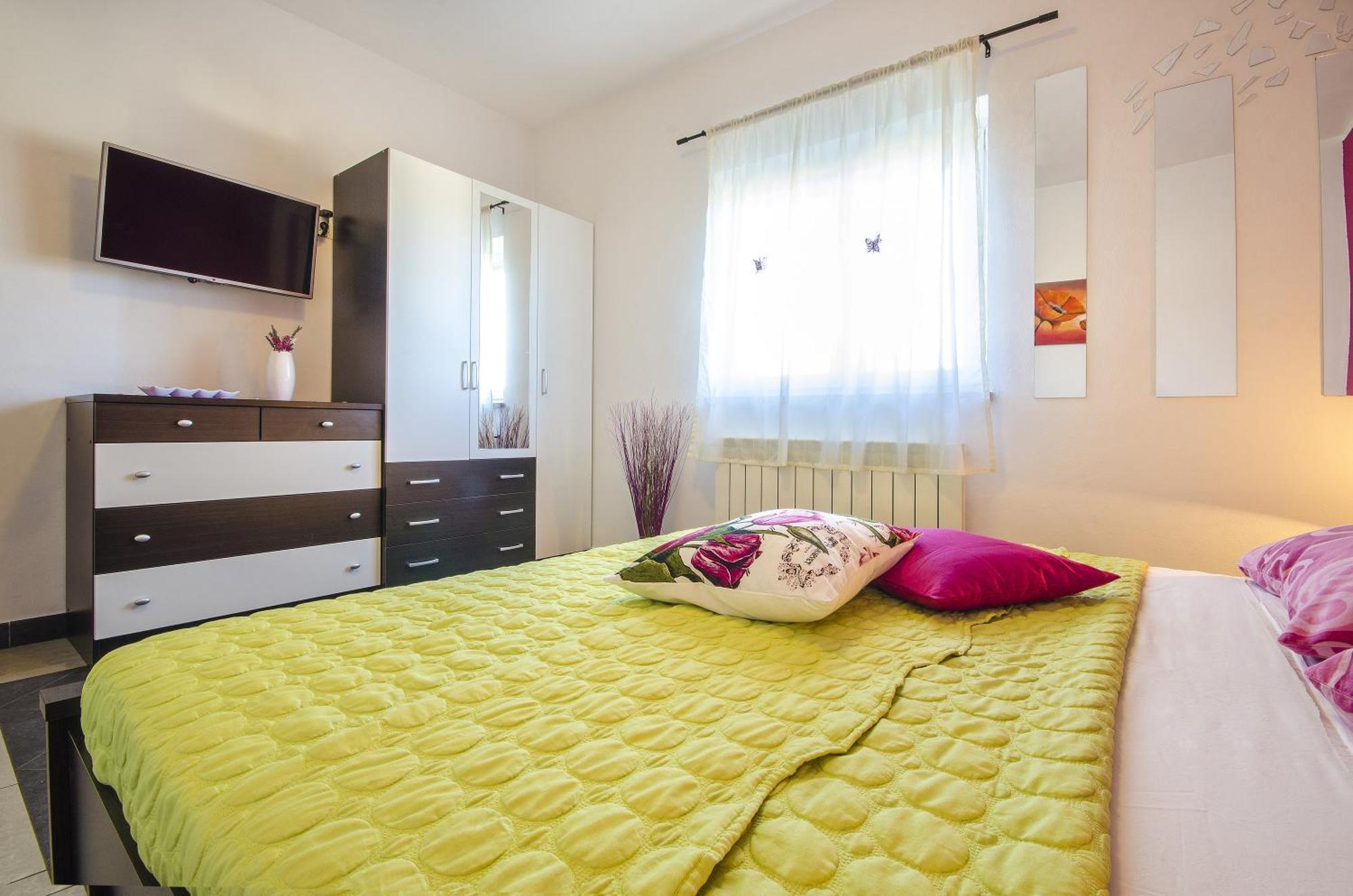 Apartment And Room Marlen Ровинско село Стая снимка