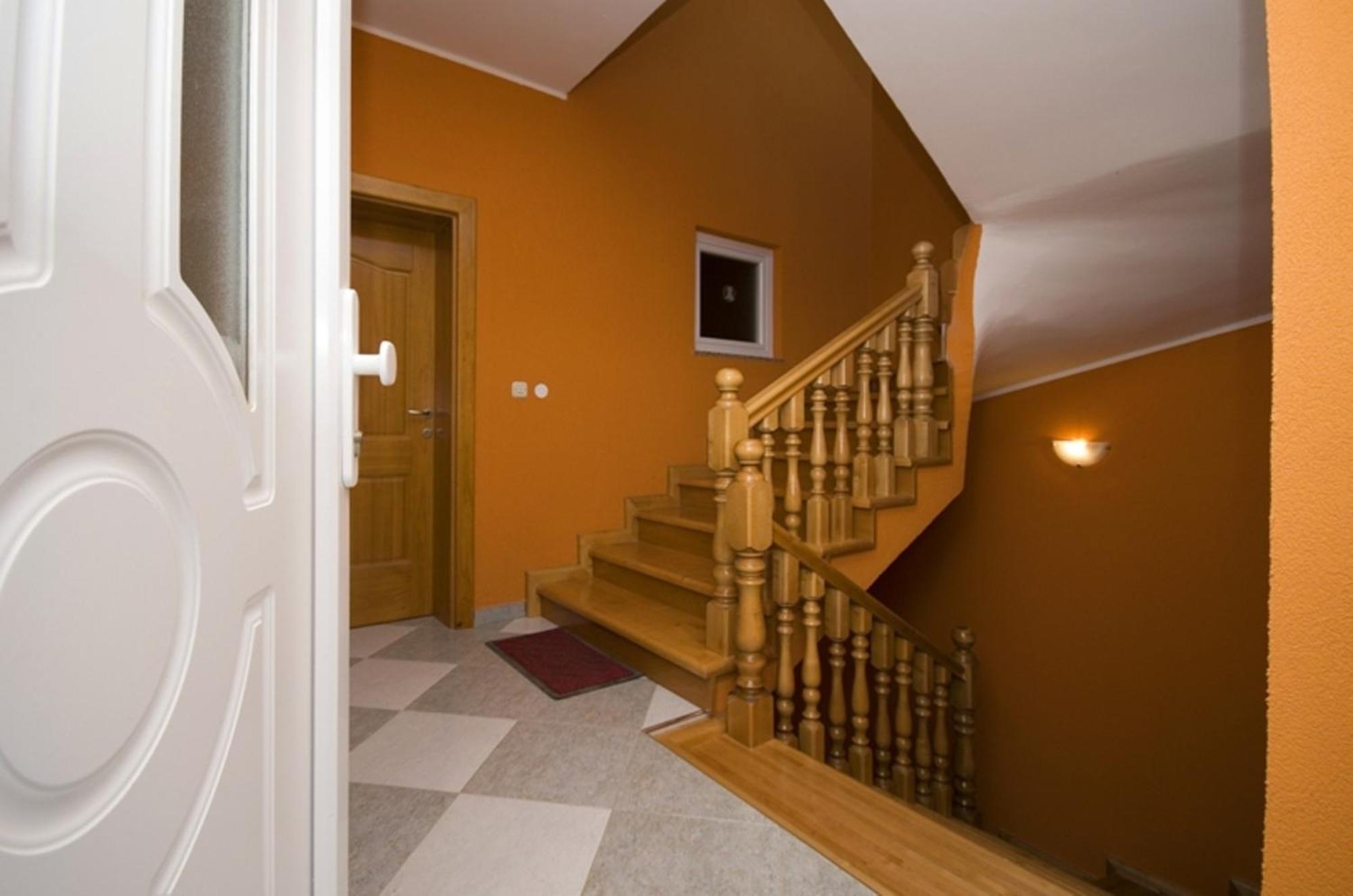 Apartment And Room Marlen Ровинско село Екстериор снимка