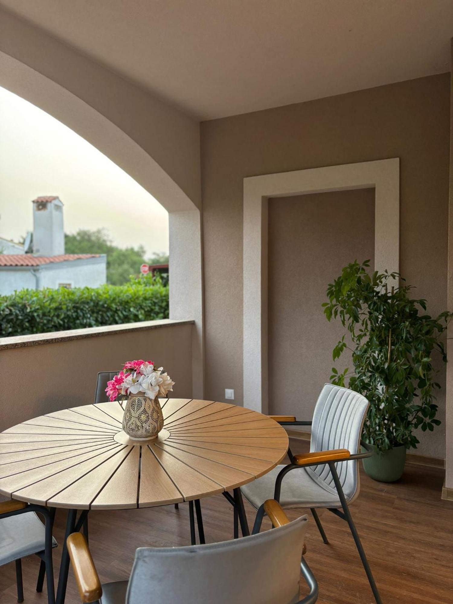 Apartment And Room Marlen Ровинско село Екстериор снимка