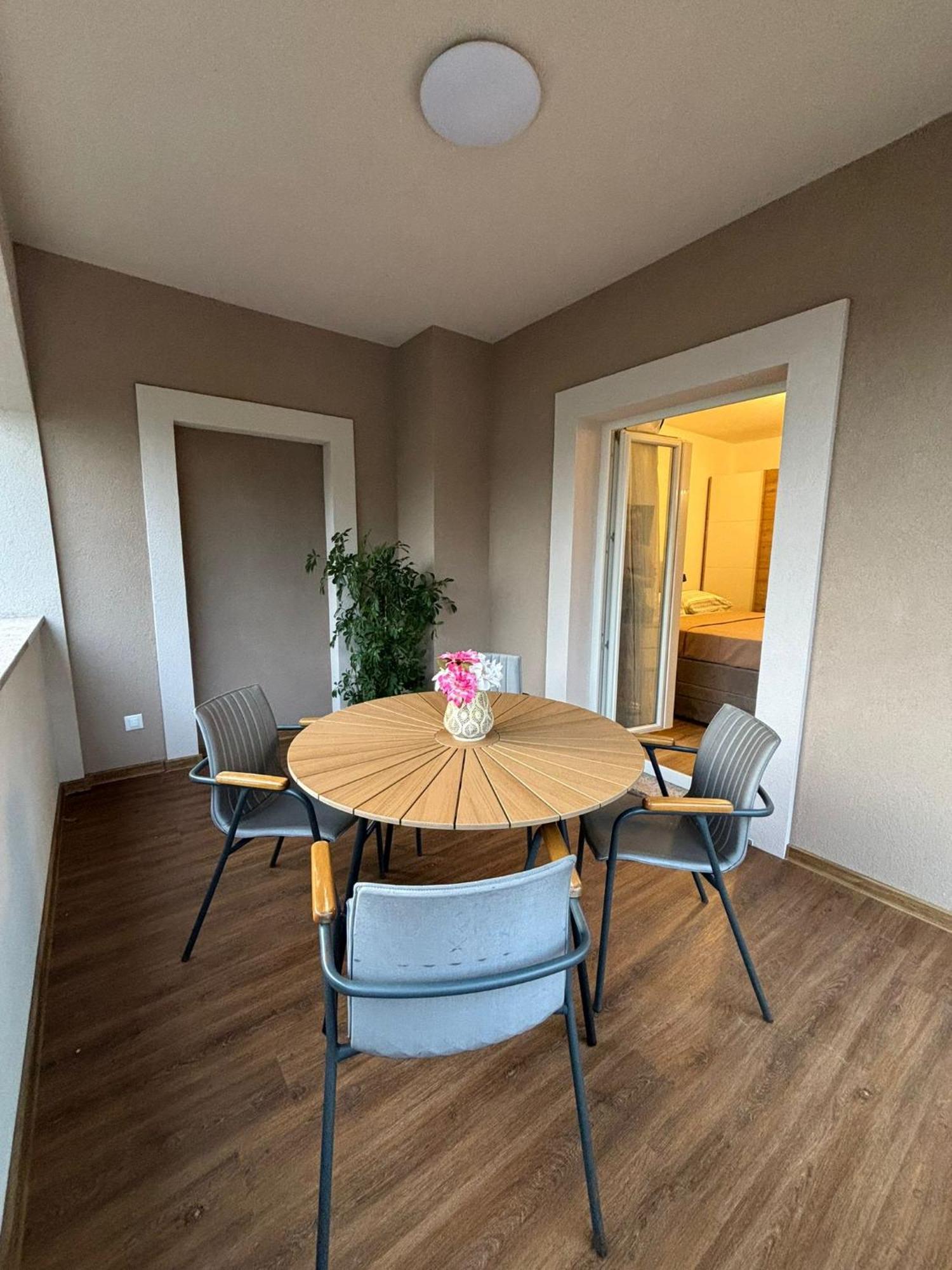 Apartment And Room Marlen Ровинско село Екстериор снимка