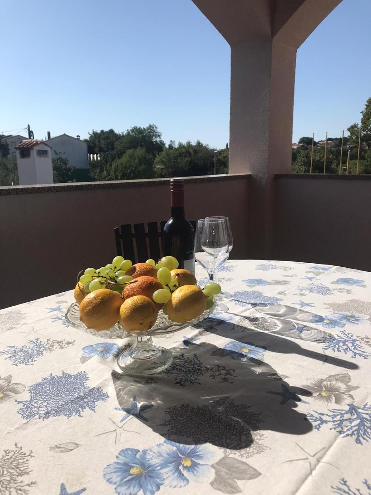 Apartment And Room Marlen Ровинско село Екстериор снимка