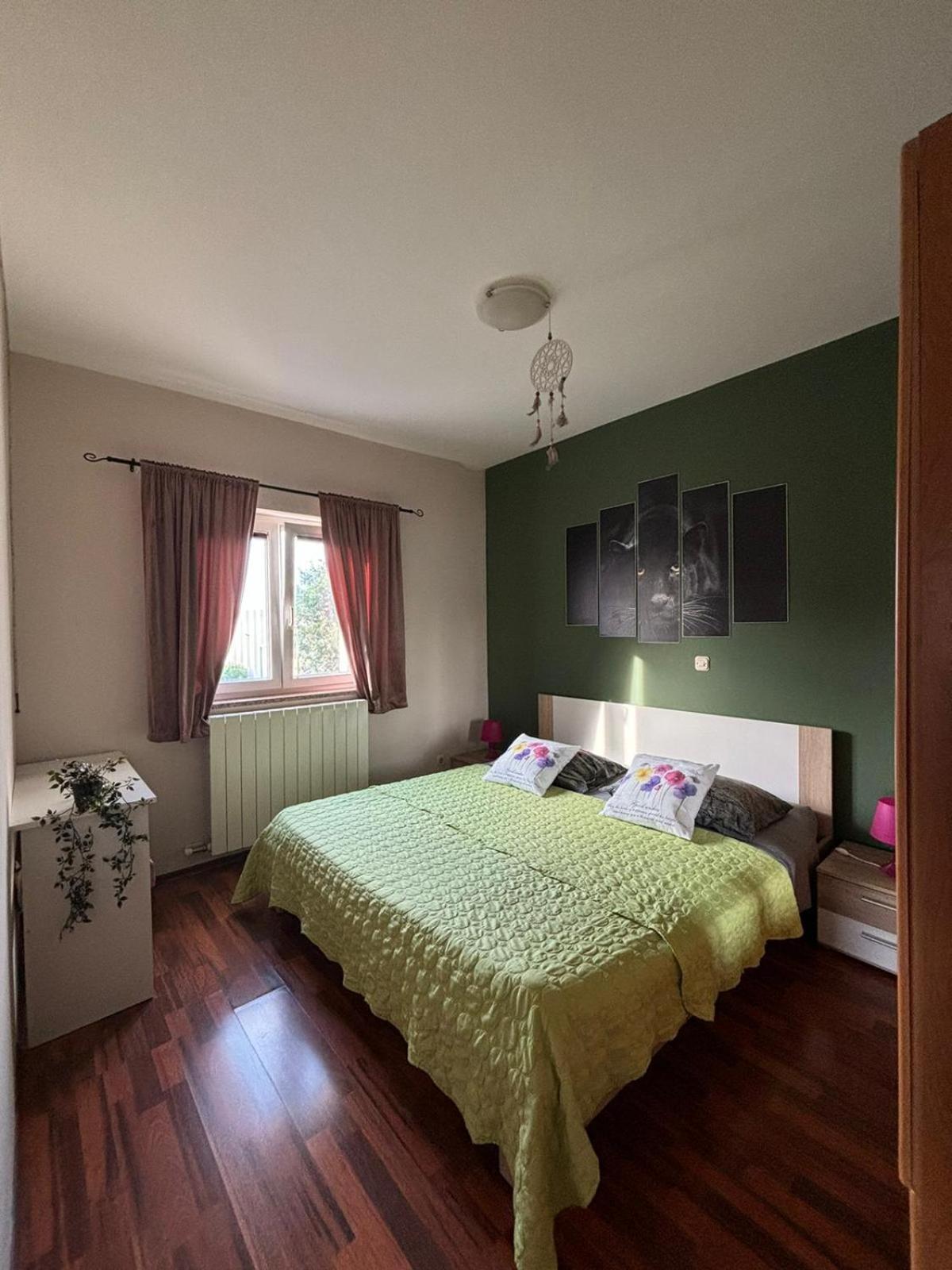 Apartment And Room Marlen Ровинско село Екстериор снимка