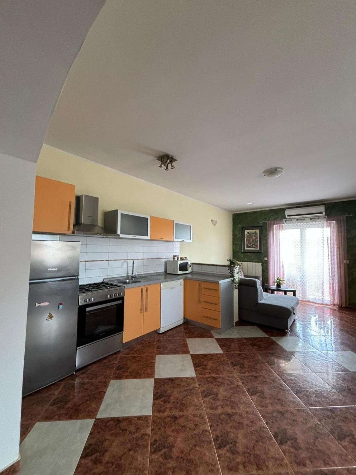 Apartment And Room Marlen Ровинско село Екстериор снимка