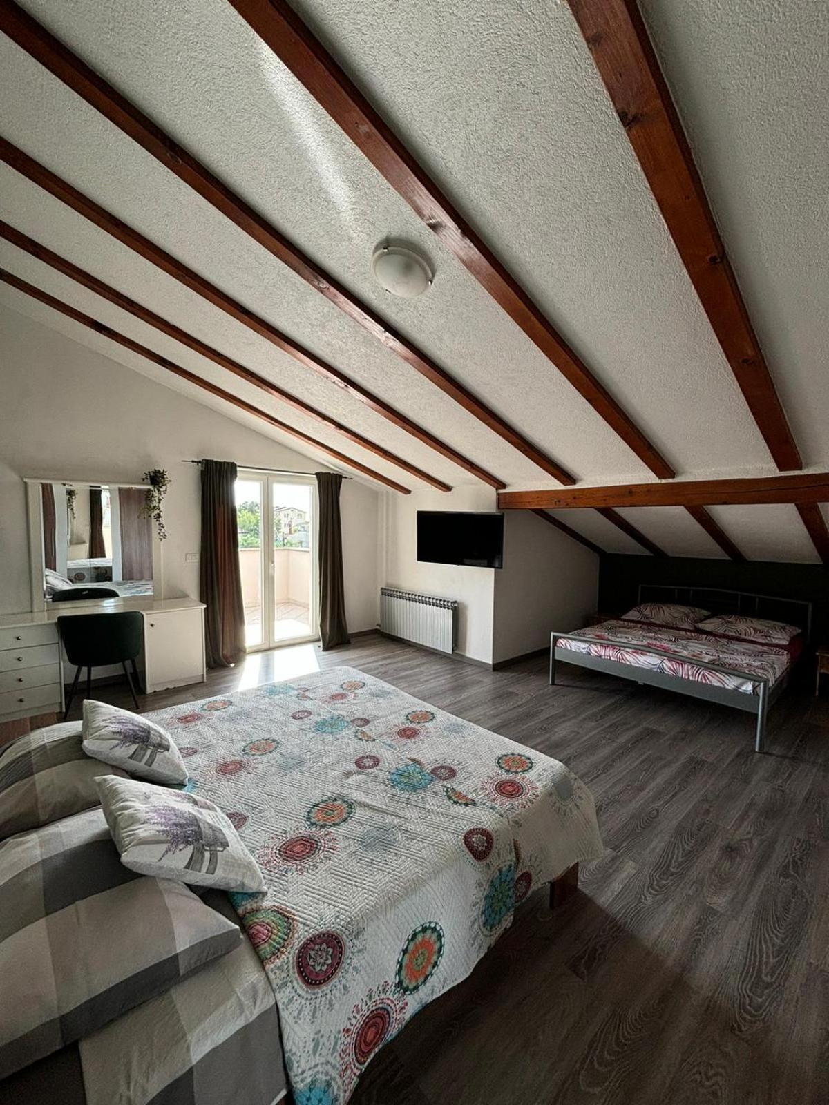 Apartment And Room Marlen Ровинско село Екстериор снимка