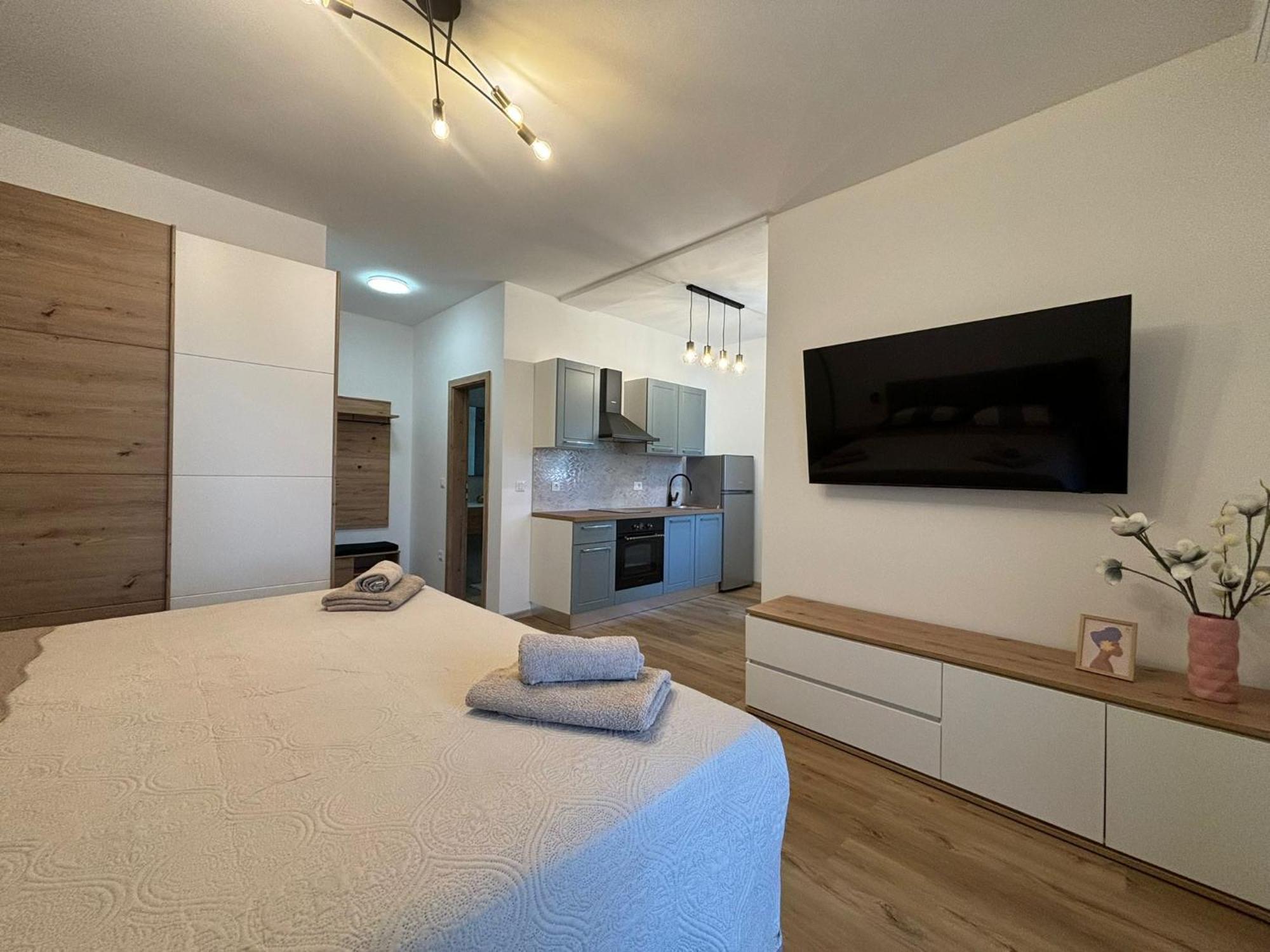 Apartment And Room Marlen Ровинско село Екстериор снимка